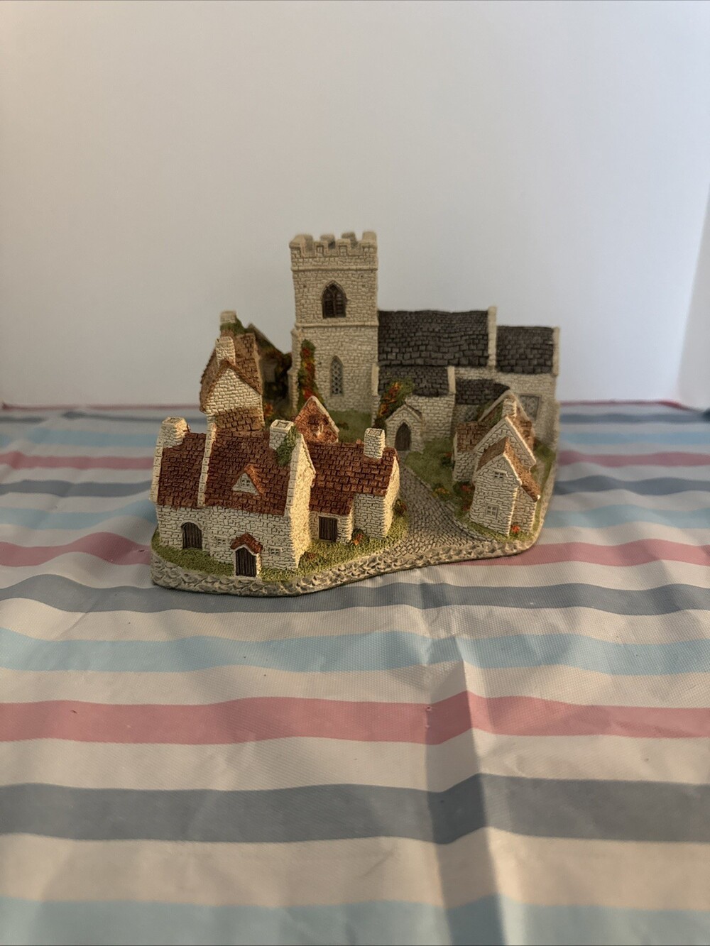David Winter Cotswold Village 1982 Vintage No Chips or Cracks
